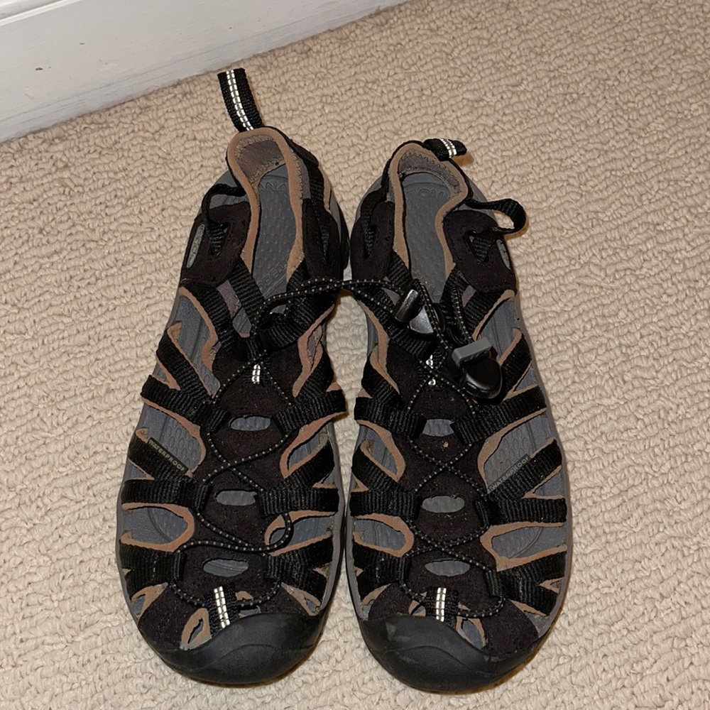 Keen Black Tan 8 worn twice Keens
